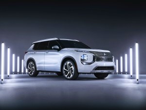 Luxury Outlander Crossover SUVs Sale