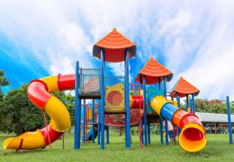 Best Commercial Playground Sets for the Backyard