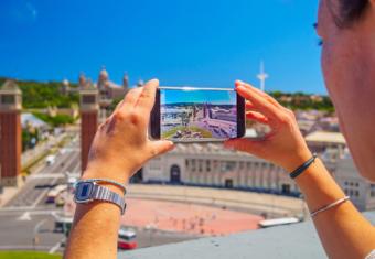 The iPhone 11 vs. the Samsung Galaxy S20