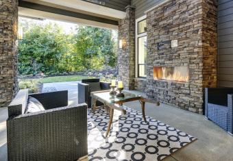 Spruce Up the Patio with Outdoor Area Rugs